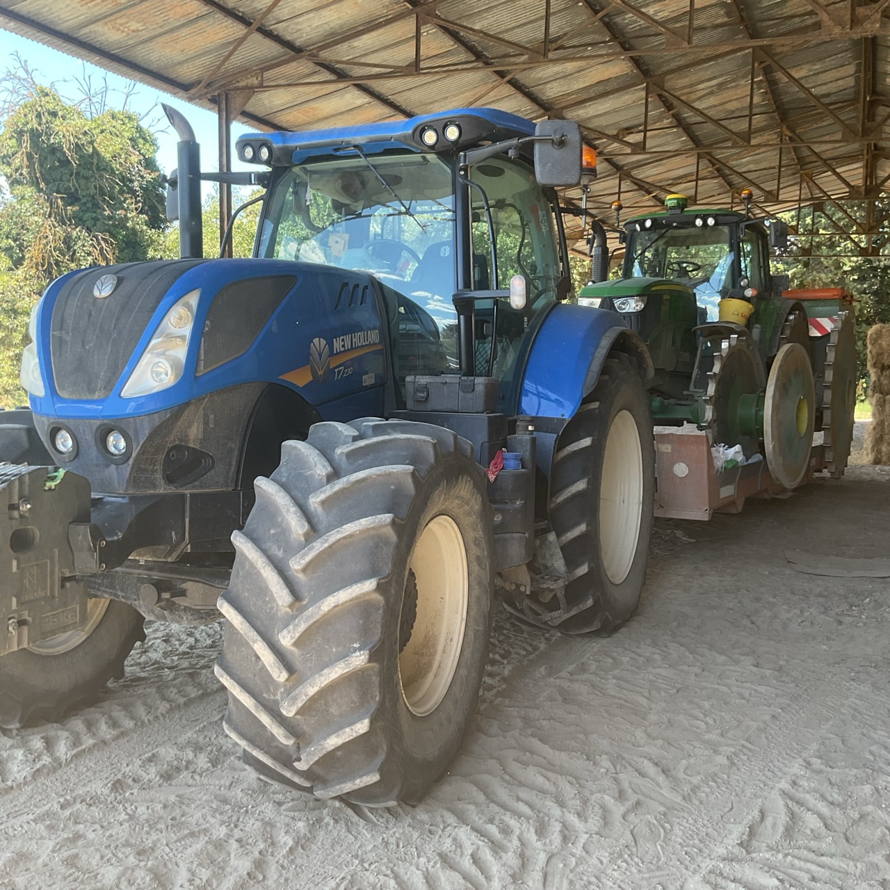 Tracteur NEW HOLLAND T7.230 - photo slide 3