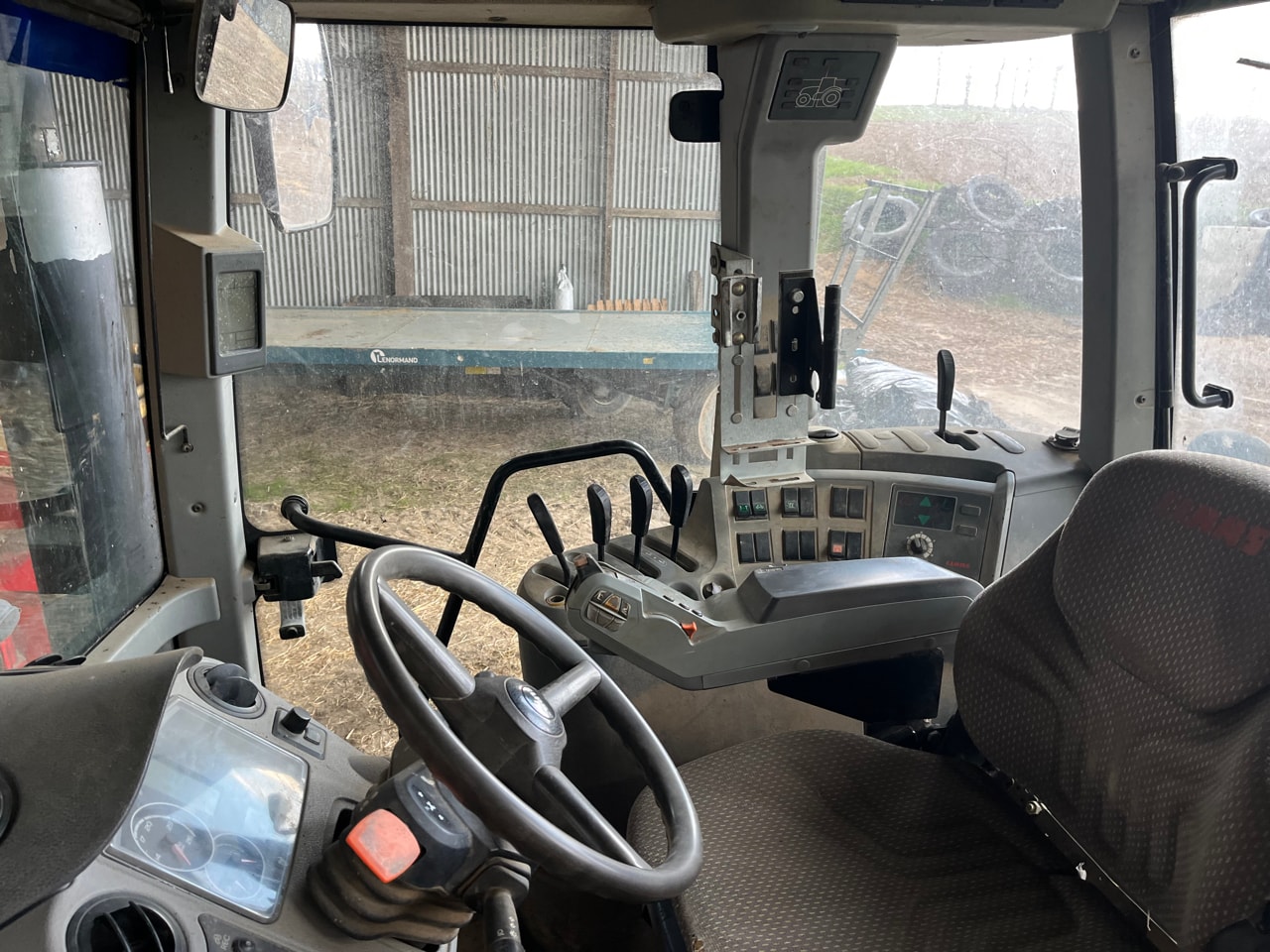 Tracteur CLAAS AXION 810 - photo slide 5