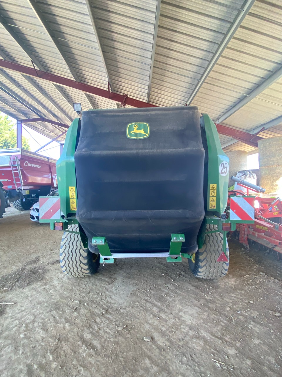 Presse balles rondes JOHN DEERE V451R - photo slide 14