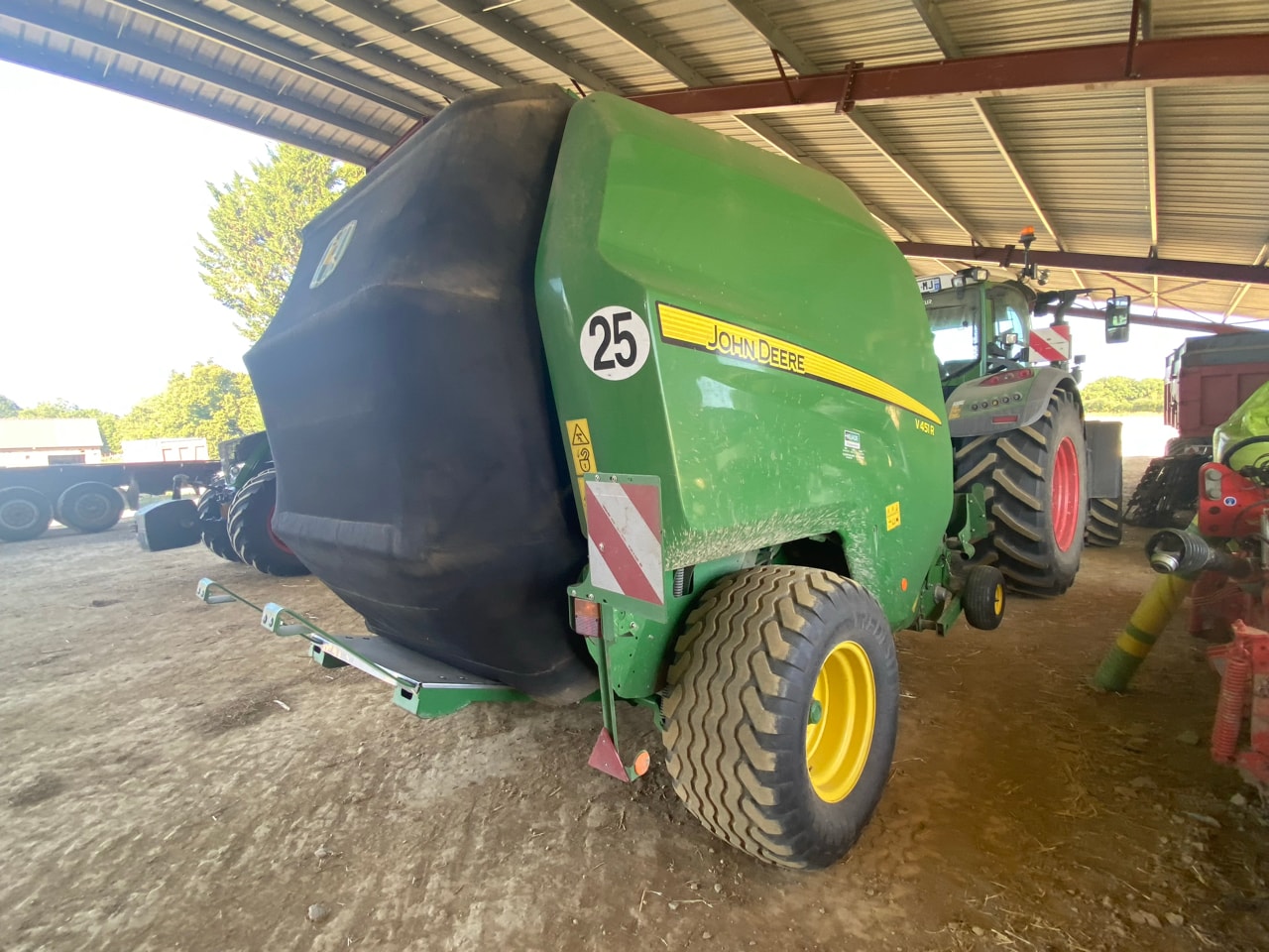 Presse balles rondes JOHN DEERE V451R - photo slide 2