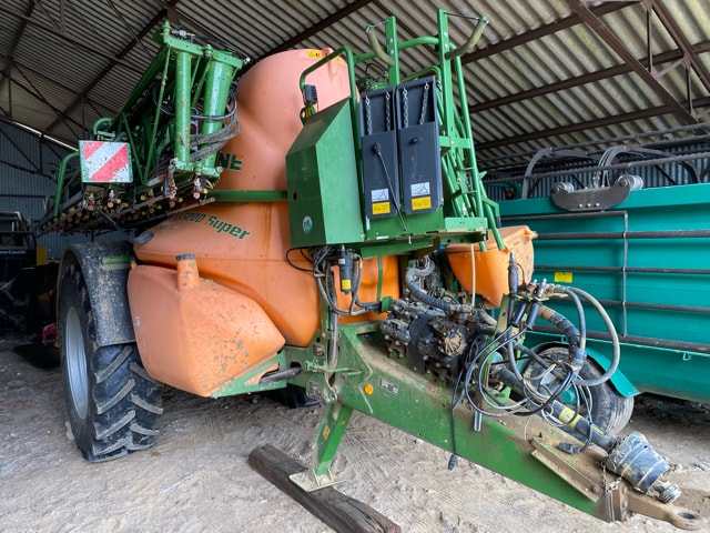Pulverisateur AMAZONE UX5200 - photo slide 1