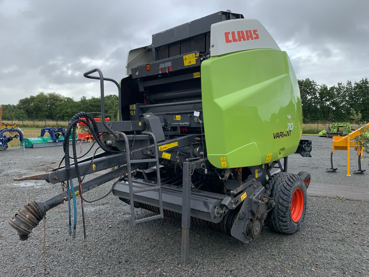 Presse balles rondes CLAAS VARIANT 370 RF - photo slide 1