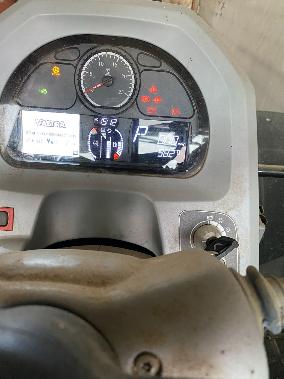 Tracteur VALTRA G105 Hitech - photo slide 6