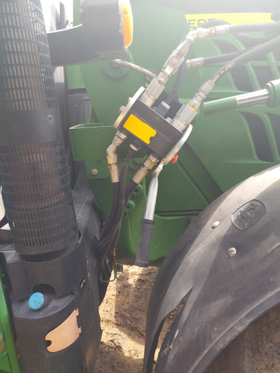 Tracteur chargeur JOHN DEERE 6115R - photo slide 14
