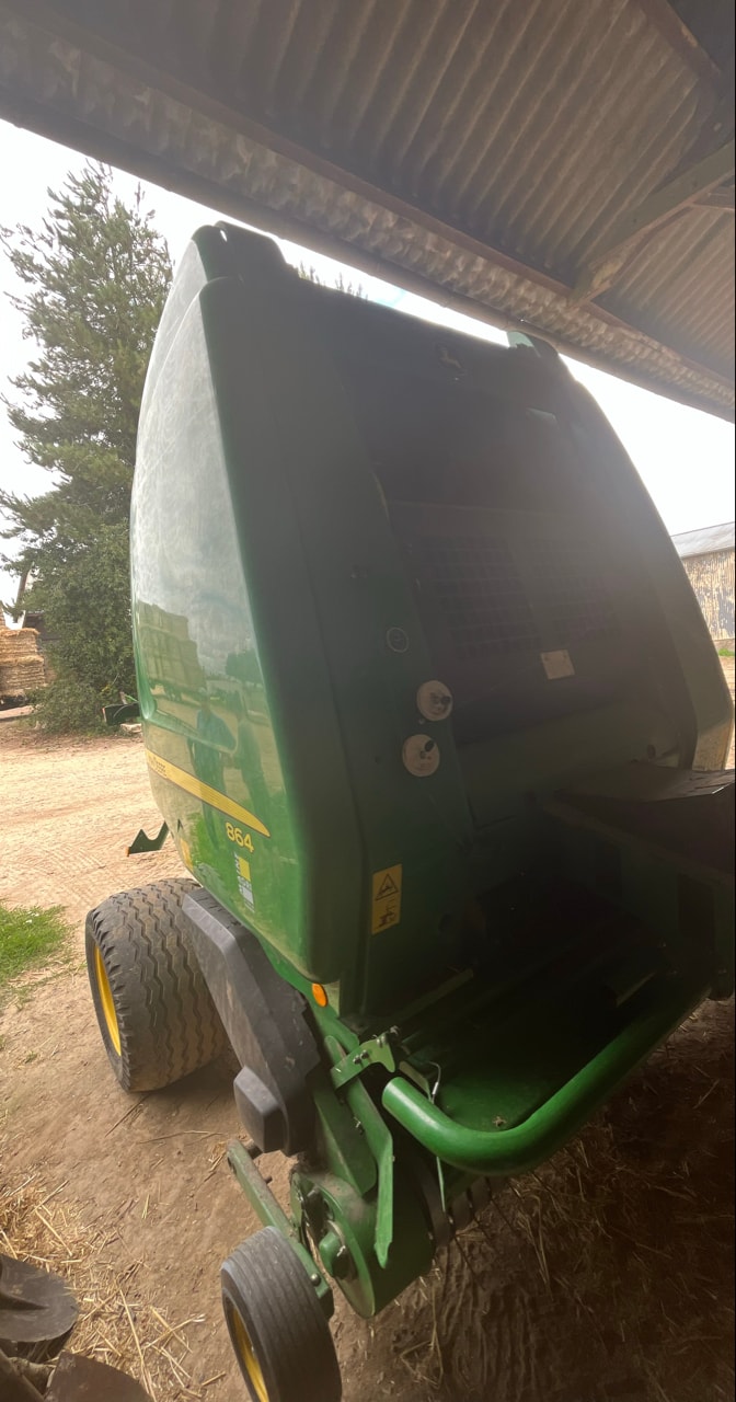 Presse balles rondes JOHN DEERE 864 - photo slide 2