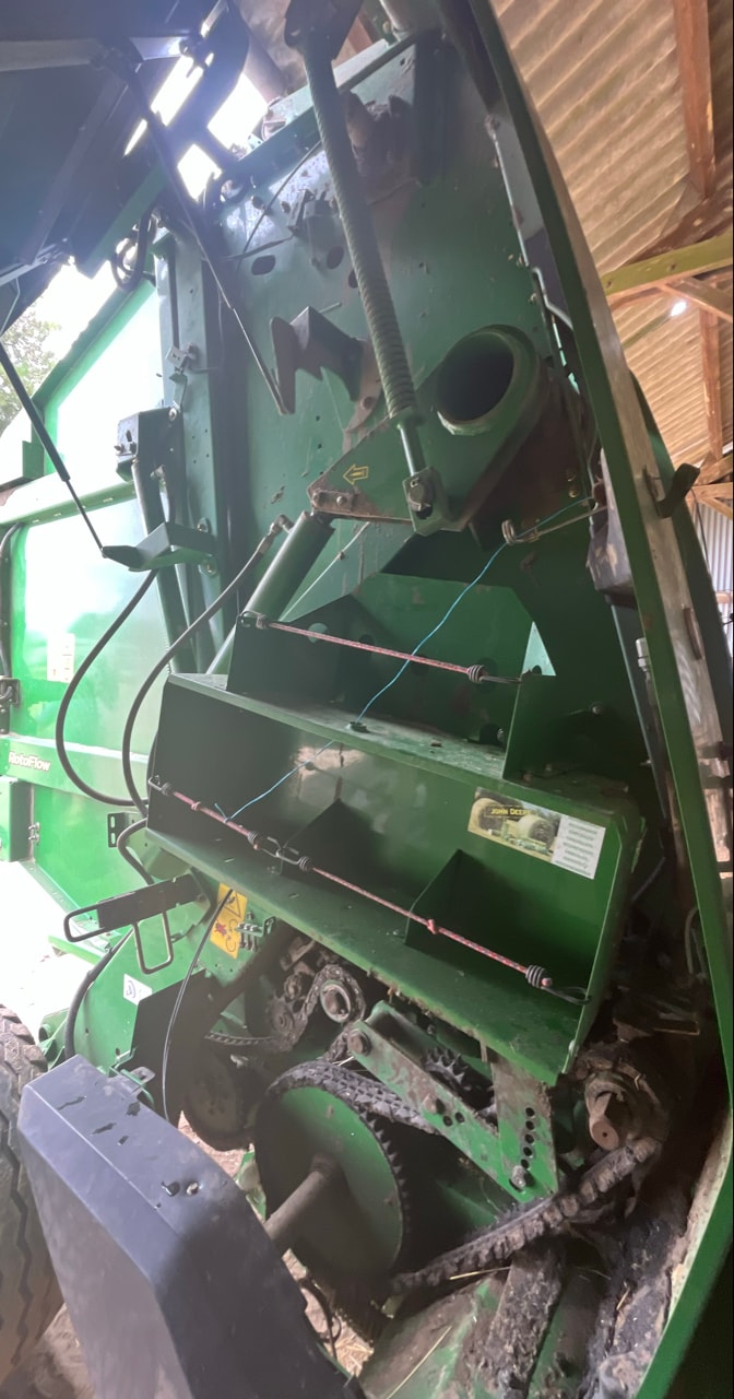 Presse balles rondes JOHN DEERE 864 - photo slide 9