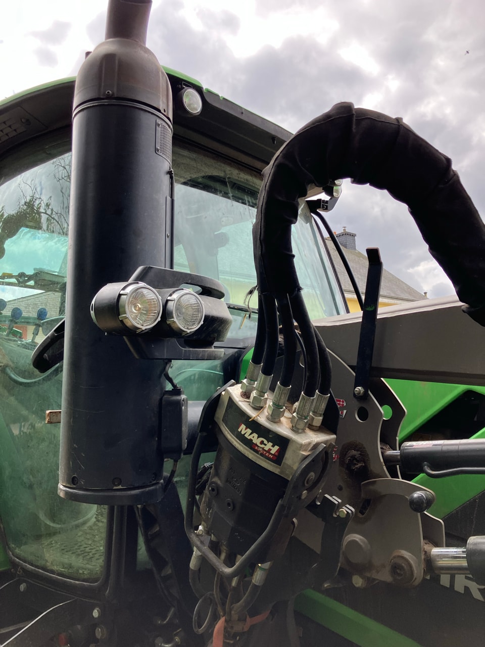 Tracteur chargeur DEUTZ FAHR 6120 - photo slide 9