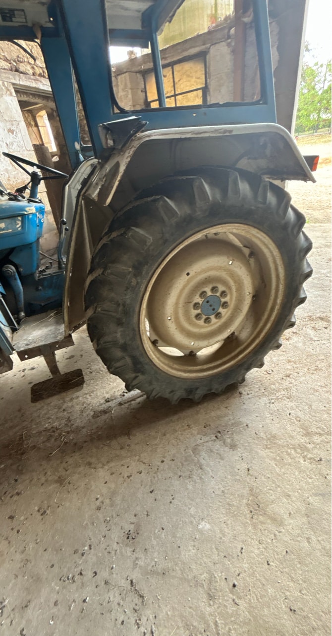 Tracteur FORD 4600 - photo slide 9