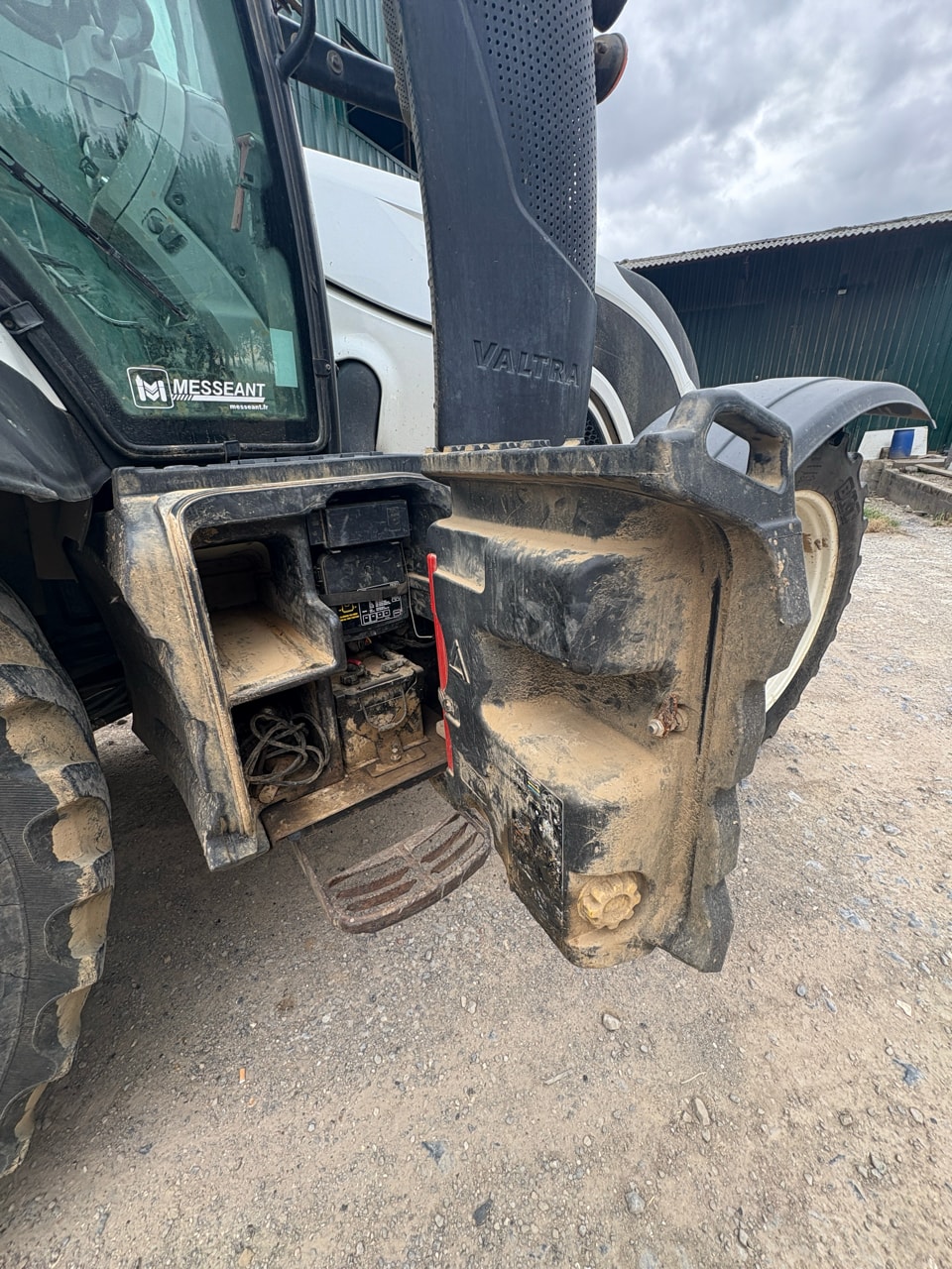 Tracteur VALTRA T234 - photo slide 8
