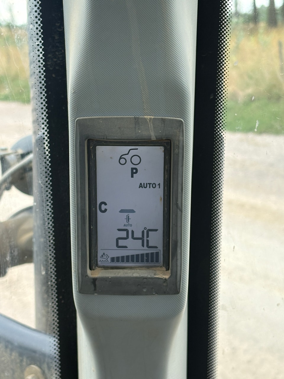 Tracteur VALTRA T234 - photo slide 10