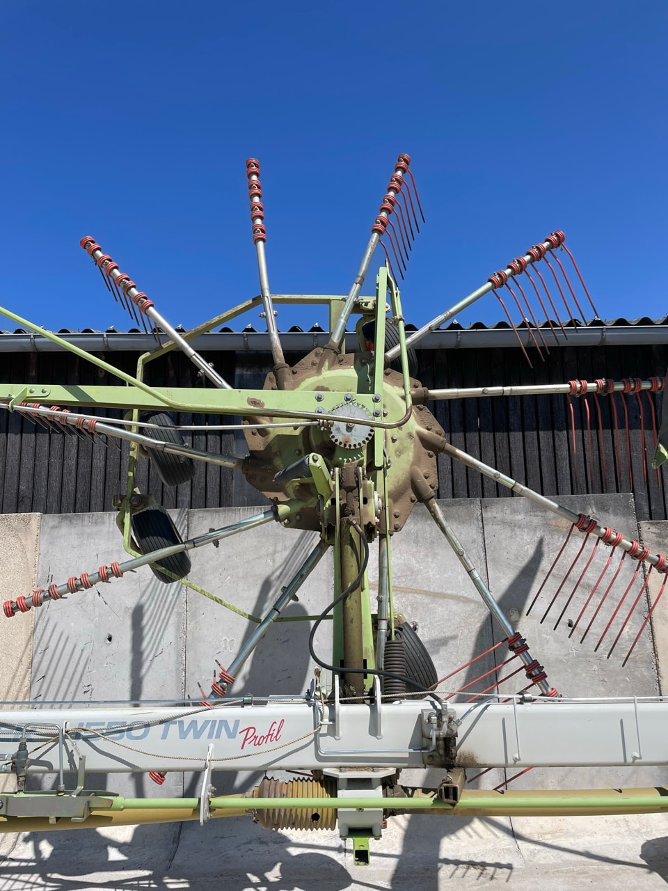 Andaineur CLAAS LINER 1550 TWIN - photo slide 13
