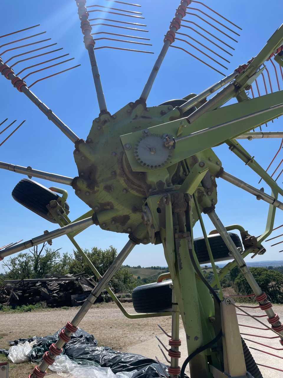 Andaineur CLAAS LINER 1550 TWIN - photo slide 15