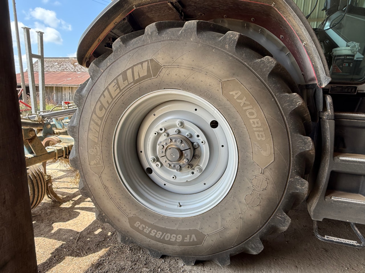 Tracteur MASSEY FERGUSON 8S.305 - photo slide 6