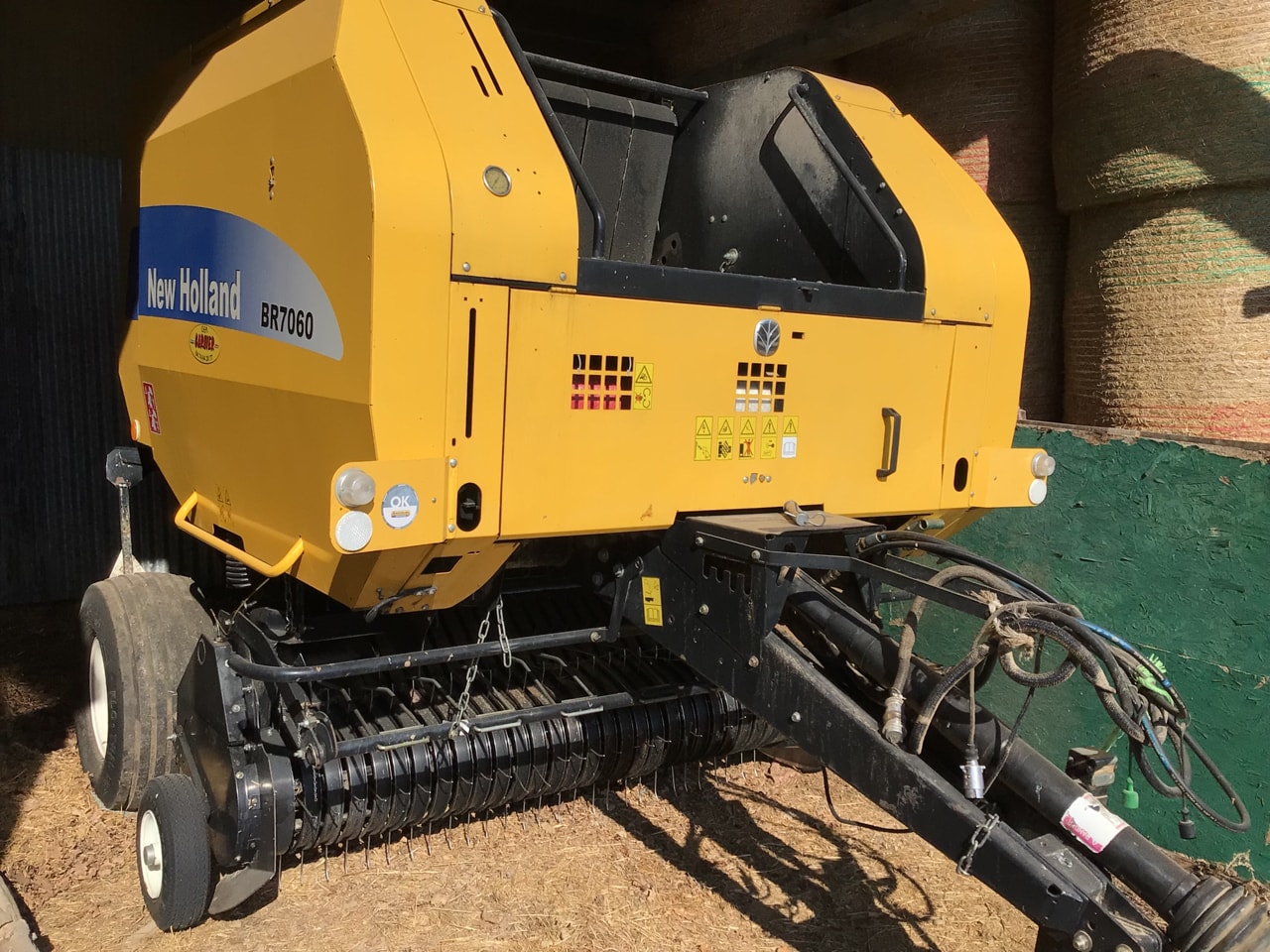 Presse balles rondes NEW HOLLAND BR7060 - photo slide 7