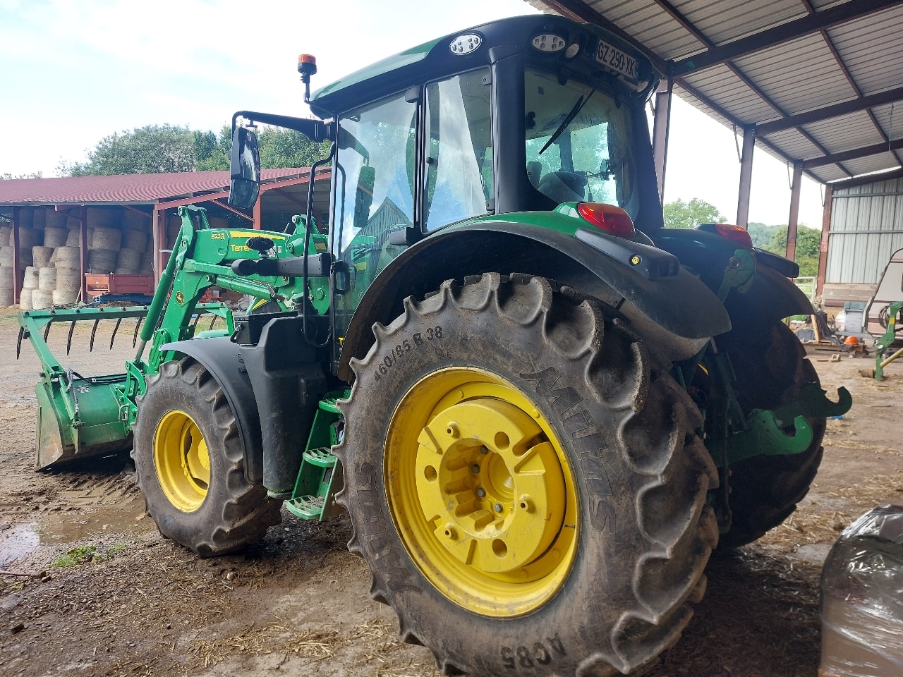Tracteur chargeur JOHN DEERE 6120M - photo slide 7