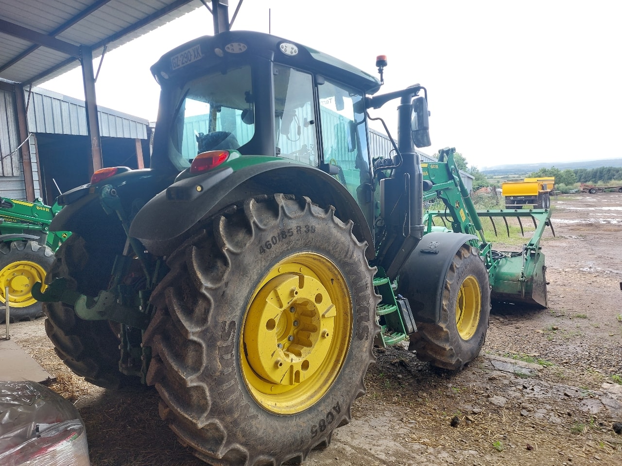Tracteur chargeur JOHN DEERE 6120M - photo slide 6