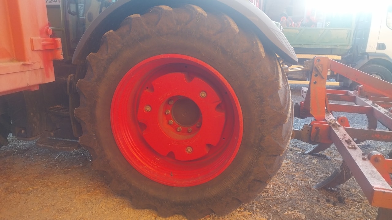Tracteur FENDT 724 VARIO PROFI + - photo slide 9