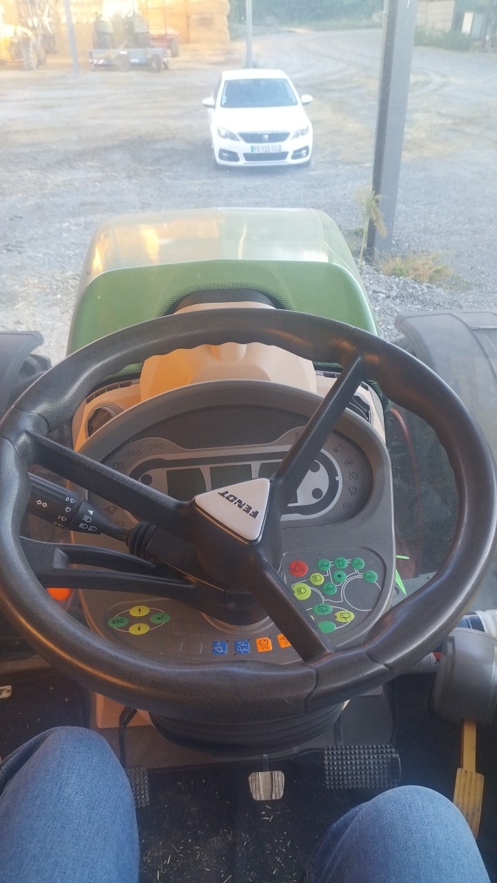 Tracteur FENDT 724 VARIO PROFI + - photo slide 15