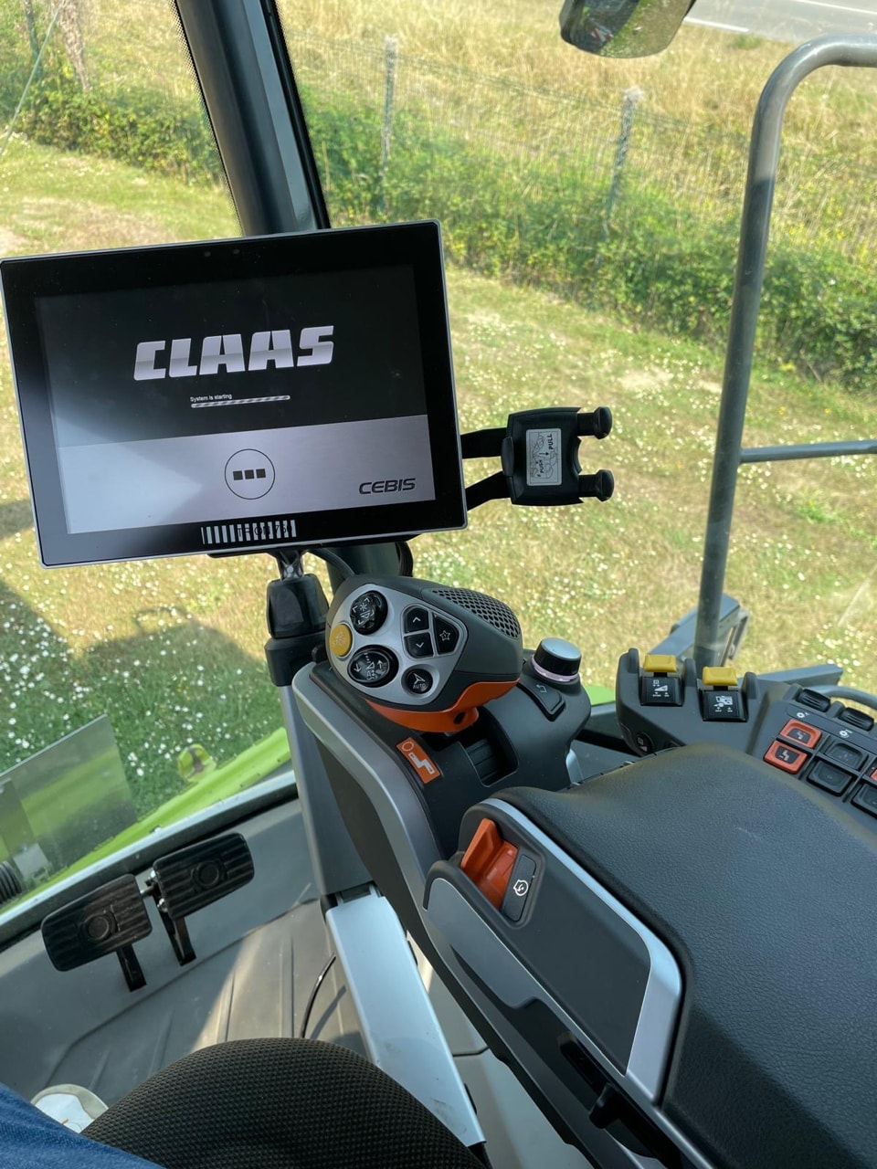 Moissonneuse CLAAS Trion 750 TT - photo slide 7