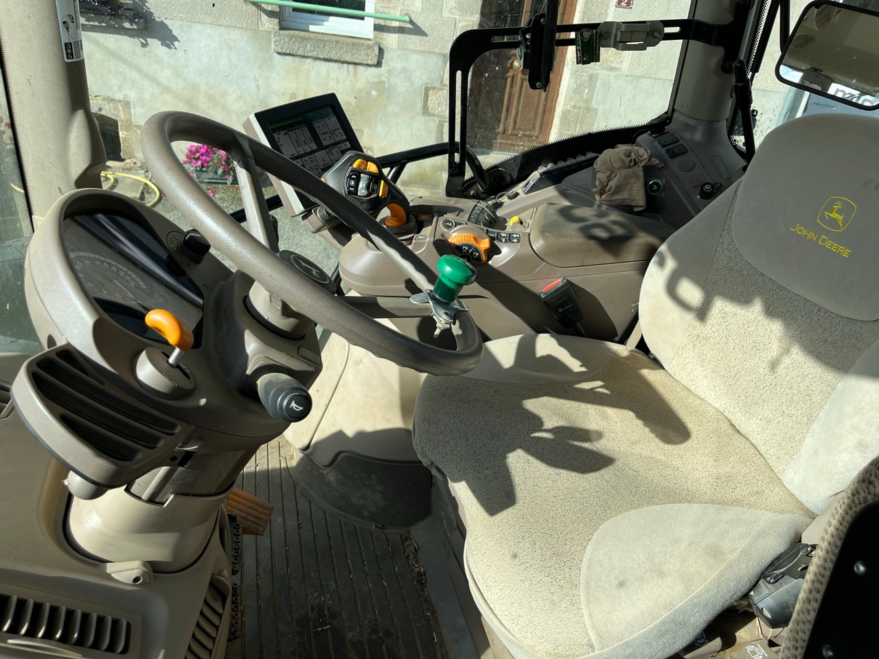 Tracteur JOHN DEERE 6135R - photo slide 6