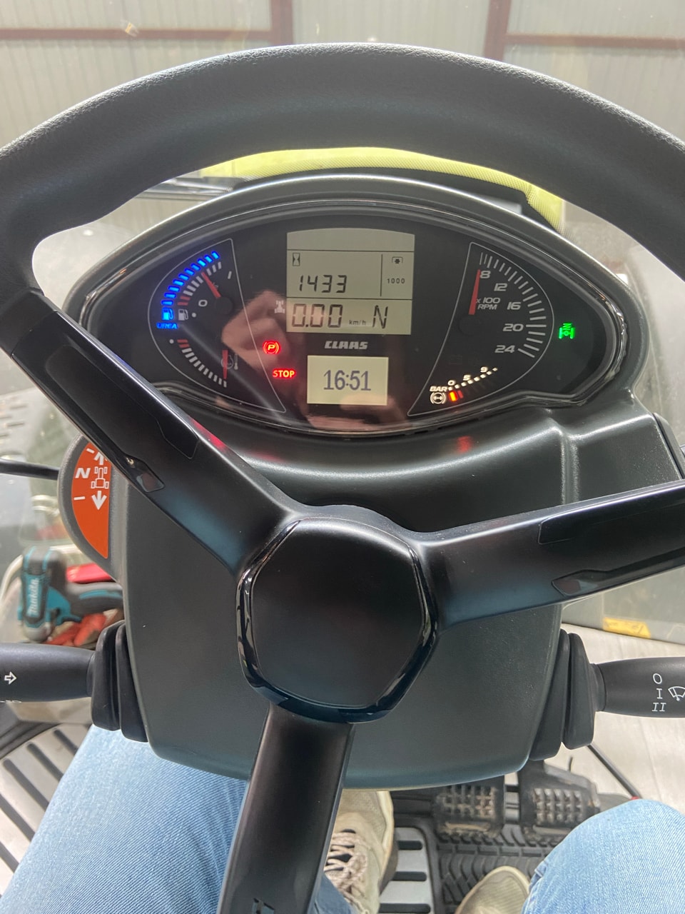 Tracteur CLAAS ARION 530 - photo slide 2