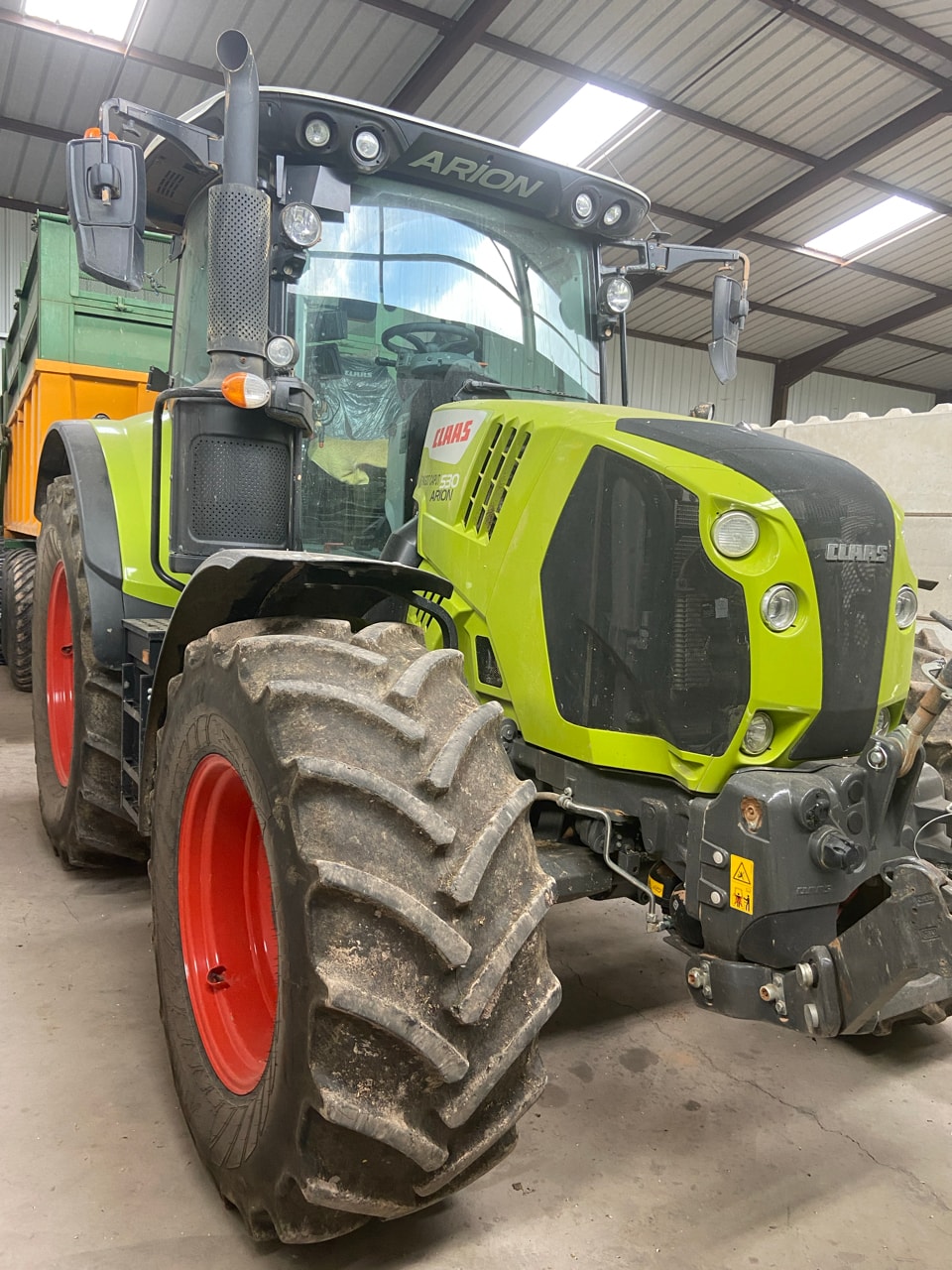 Tracteur CLAAS ARION 530 - photo slide 1