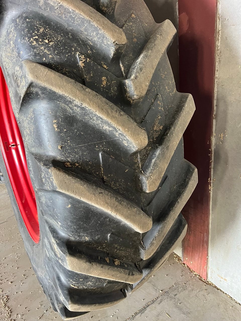 Roues Michelin  520/85R42 et 480/70R30 - photo slide 4