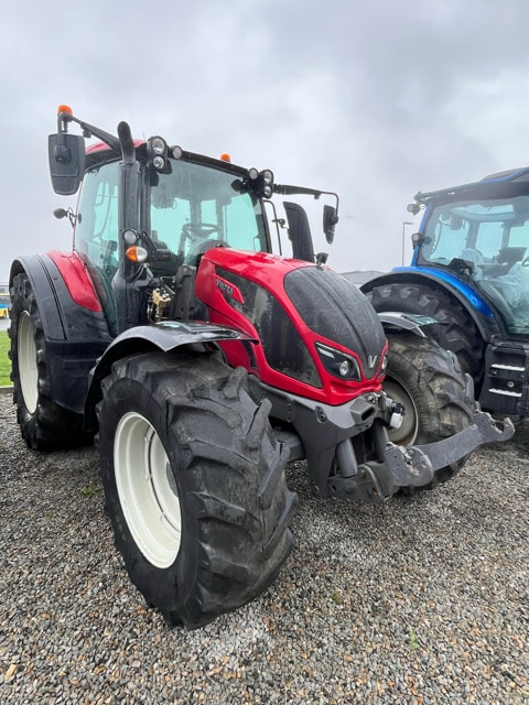 Tracteur chargeur VALTRA N154 D - photo slide 2