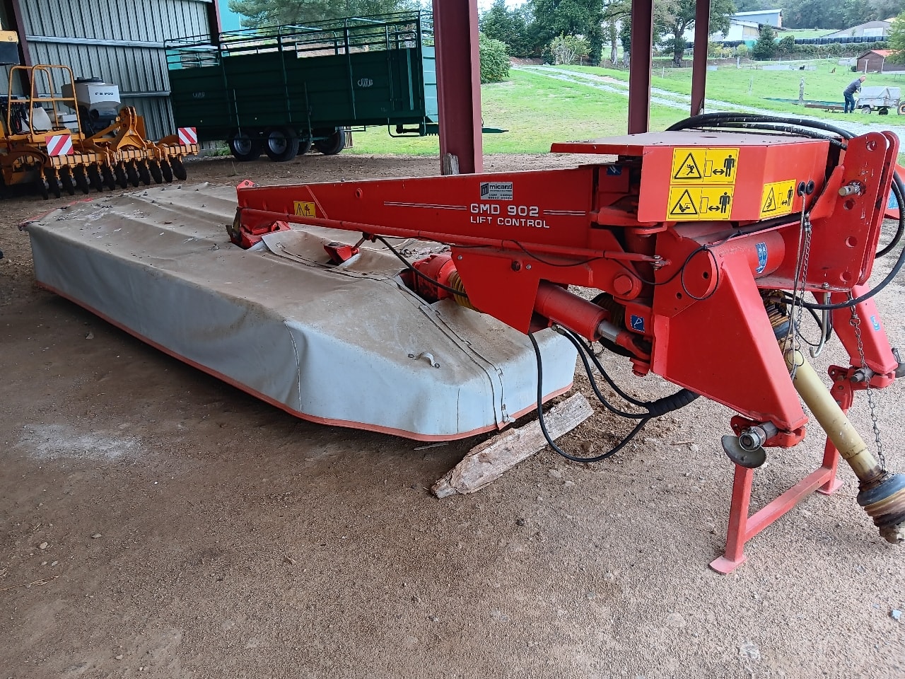 Faucheuse KUHN Gmd 902 - photo slide 2