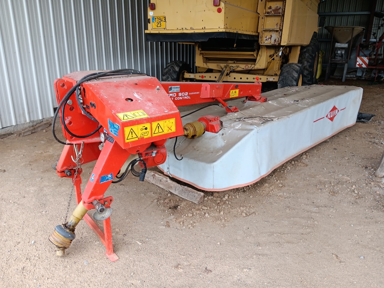 Faucheuse KUHN Gmd 902 - photo slide 1