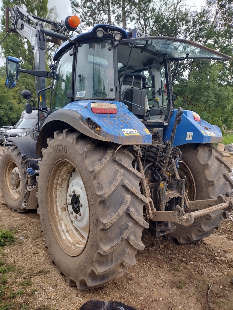 Tracteur chargeur NEW HOLLAND T 5.110 - photo slide 8