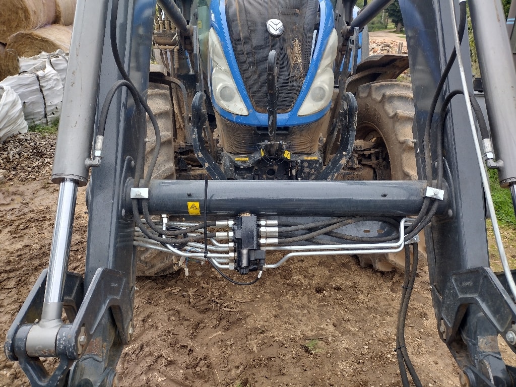 Tracteur chargeur NEW HOLLAND T 5.110 - photo slide 25