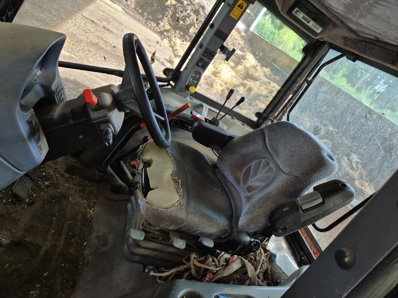 Tracteur NEW HOLLAND TL80A - photo slide 4