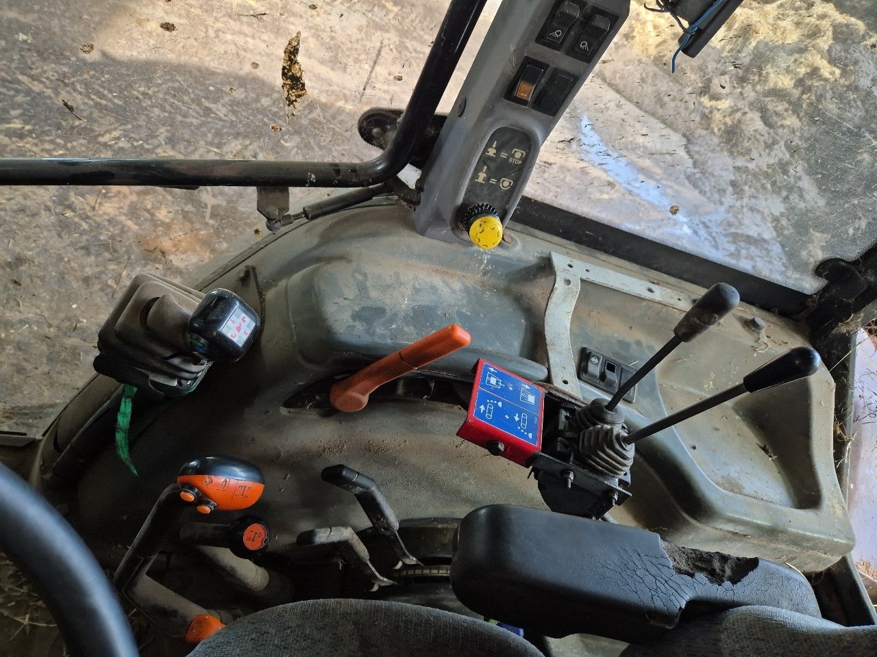 Tracteur NEW HOLLAND TL80A - photo slide 5