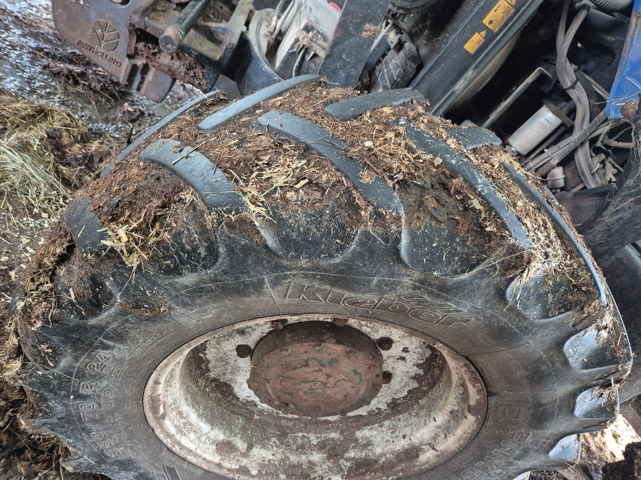 Tracteur NEW HOLLAND TL80A - photo slide 13