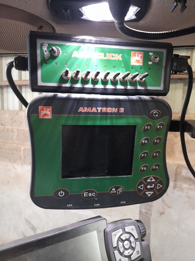 Pulverisateur AMAZONE Ux4200 super premium - photo slide 7