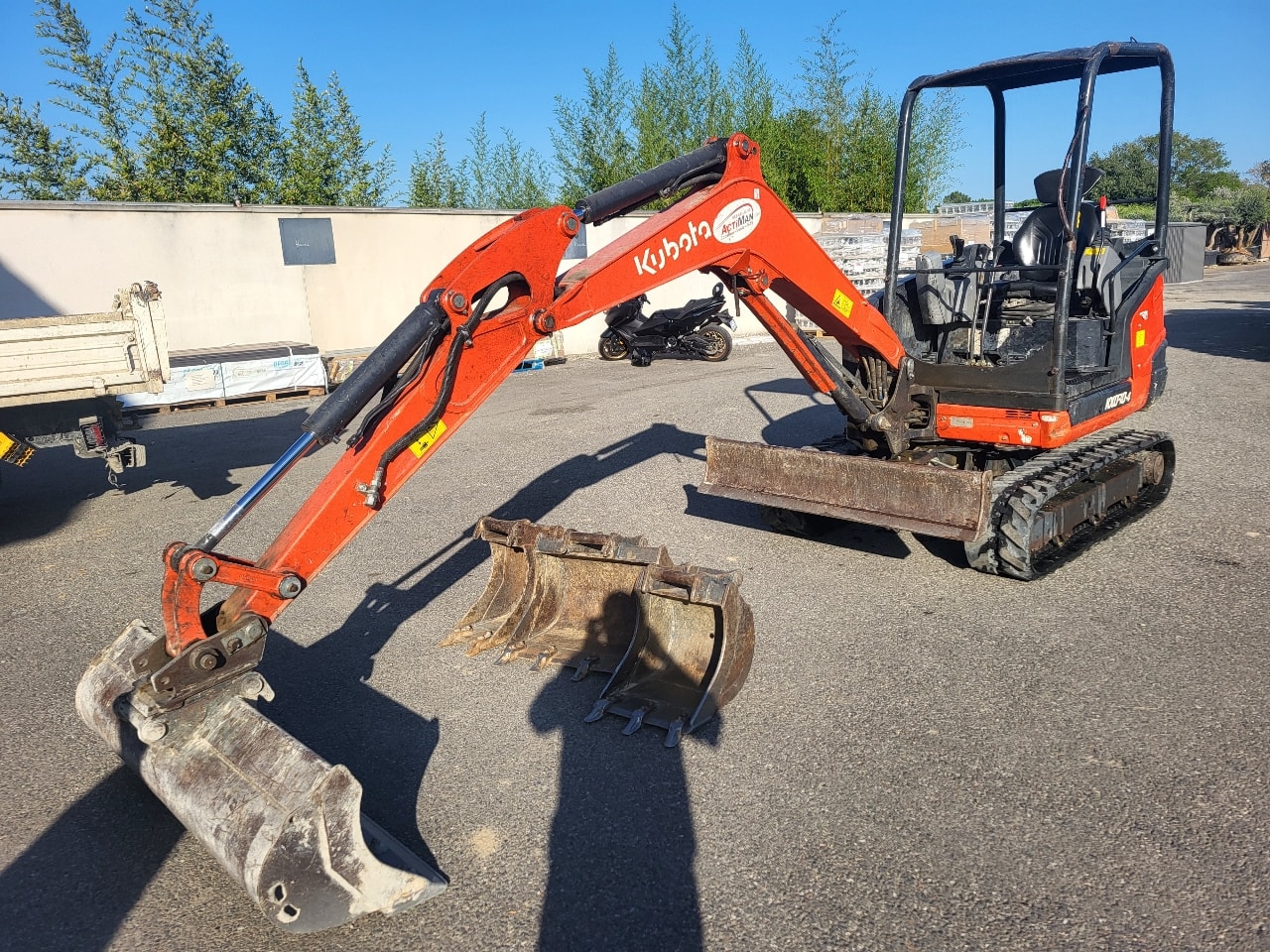 Mini pelle (0-6T) KUBOTA Kx030-4 - photo slide 2