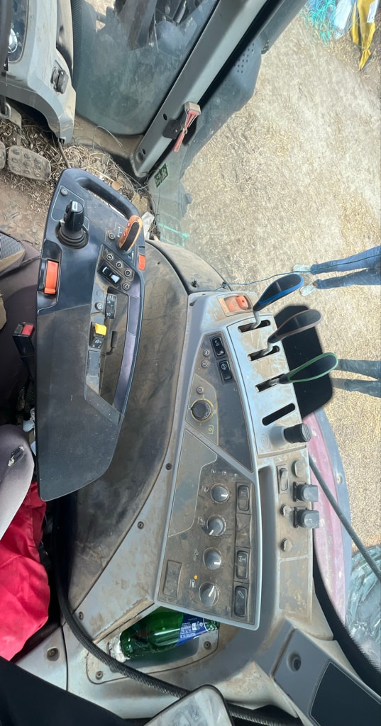 Tracteur chargeur VALTRA N114 - photo slide 15