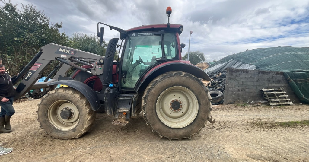 Tracteur chargeur VALTRA N114 - photo slide 1