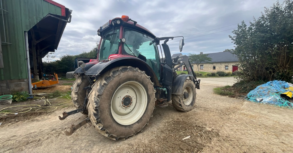 Tracteur chargeur VALTRA N114 - photo slide 11