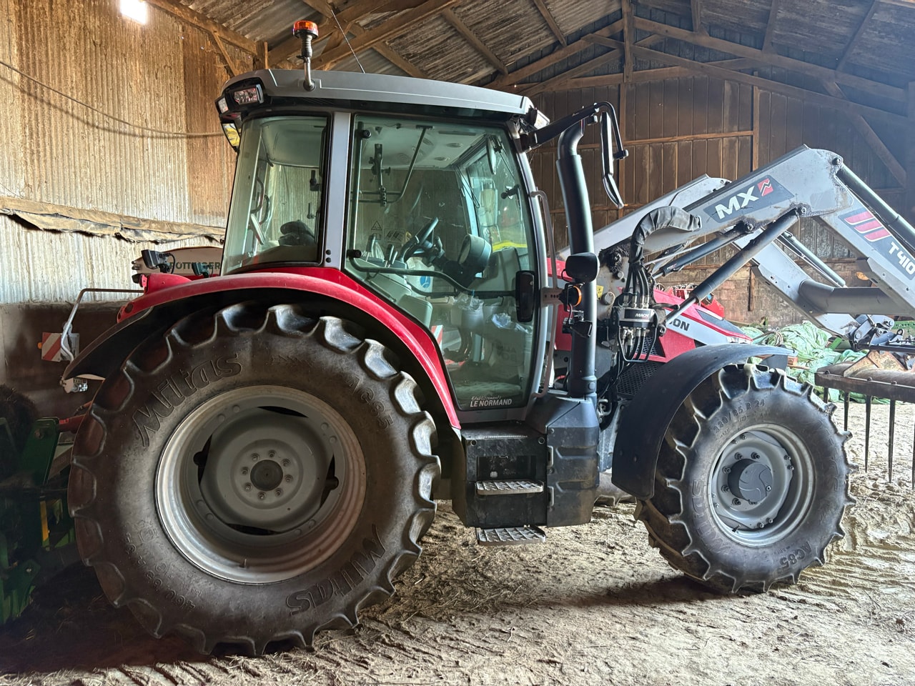 Tracteur MASSEY FERGUSON 5S.105 - photo slide 6