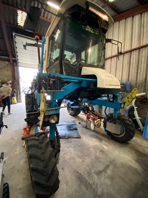 Tracteur enjambeur BOBARD 889 - photo slide 2