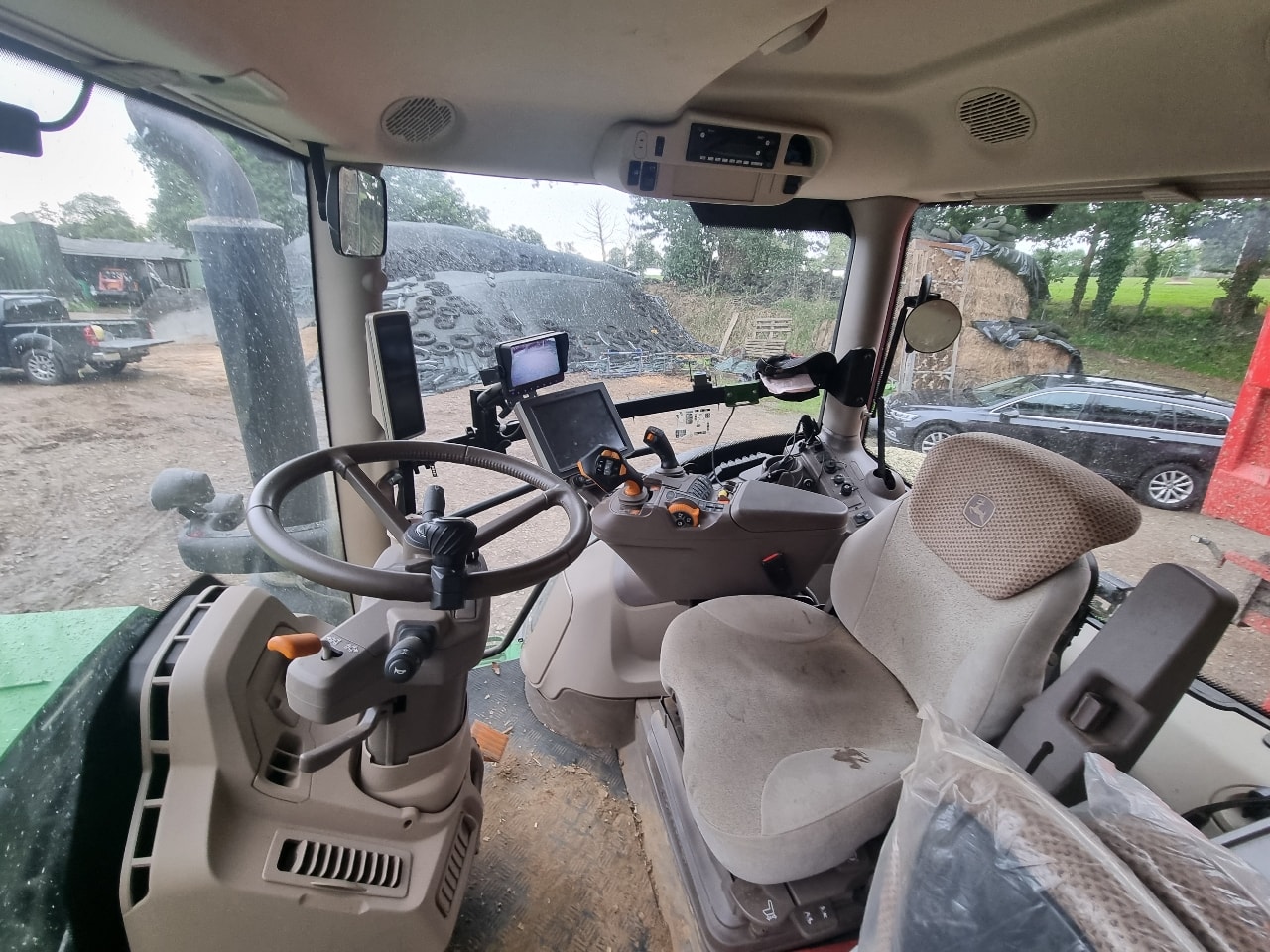 Tracteur chargeur JOHN DEERE 6R 155 - photo slide 14