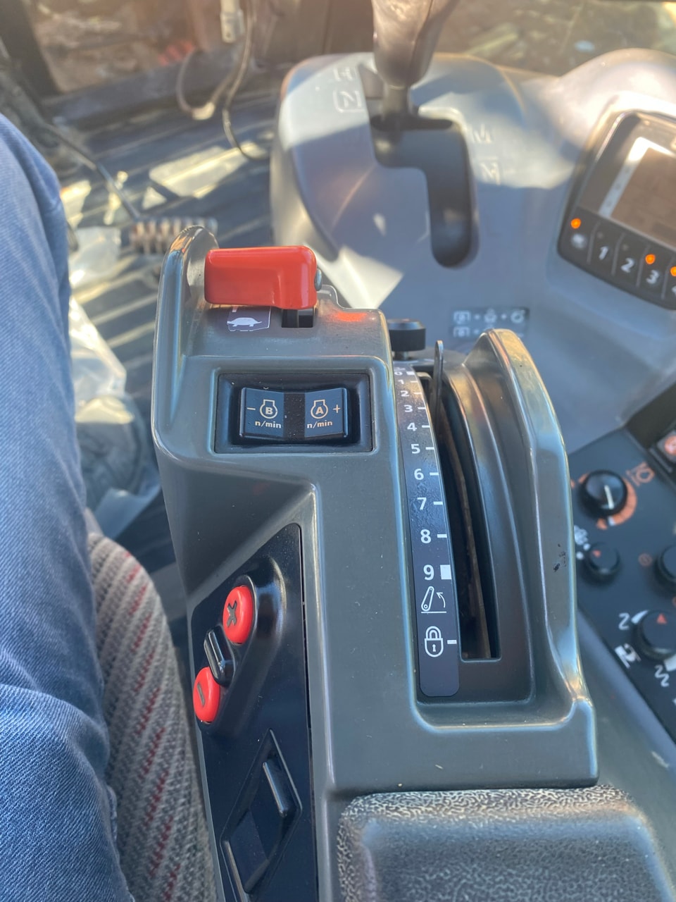 Tracteur KUBOTA M135GX-IV - photo slide 17