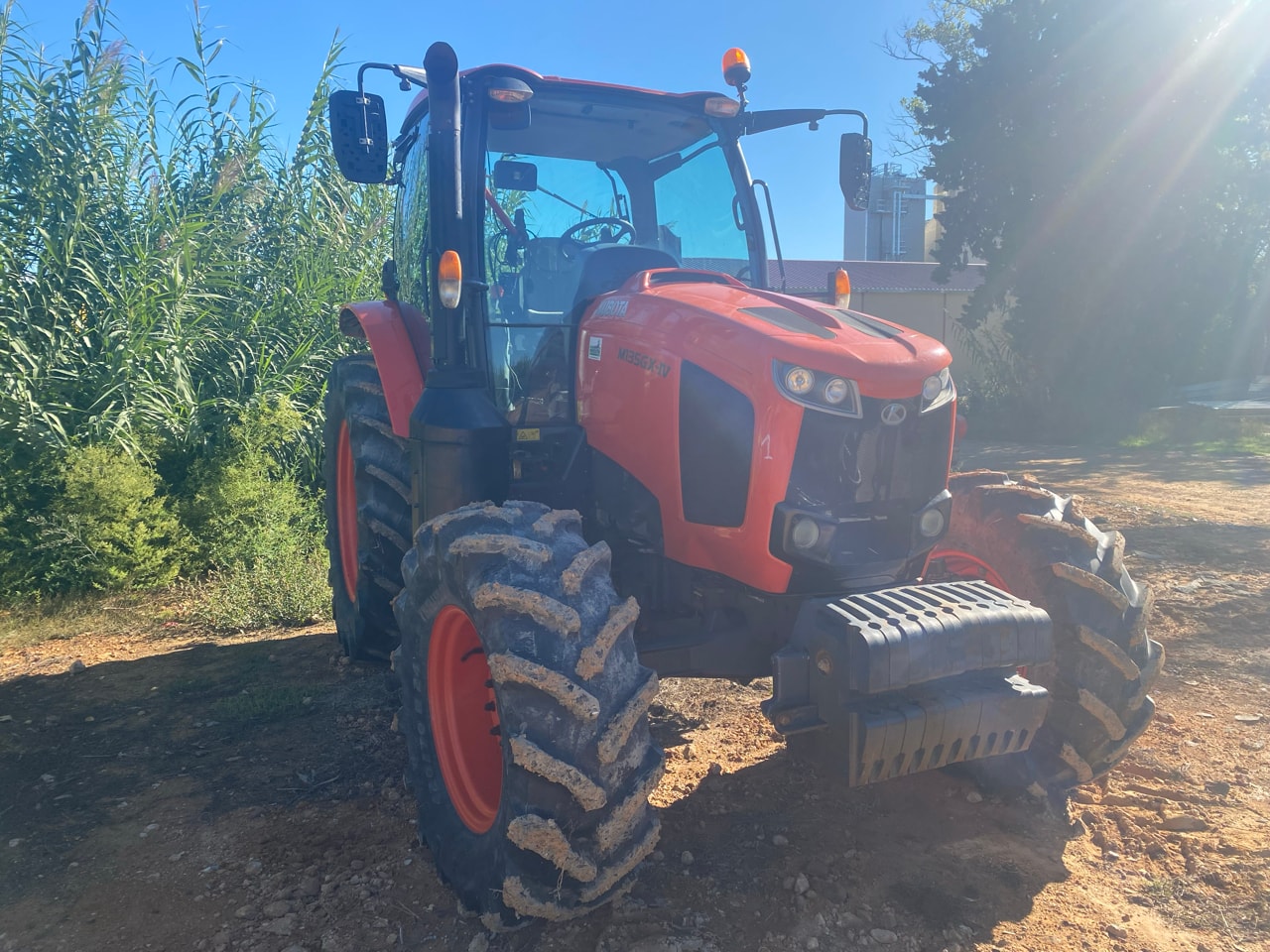 Tracteur KUBOTA M135GX-IV - photo slide 1