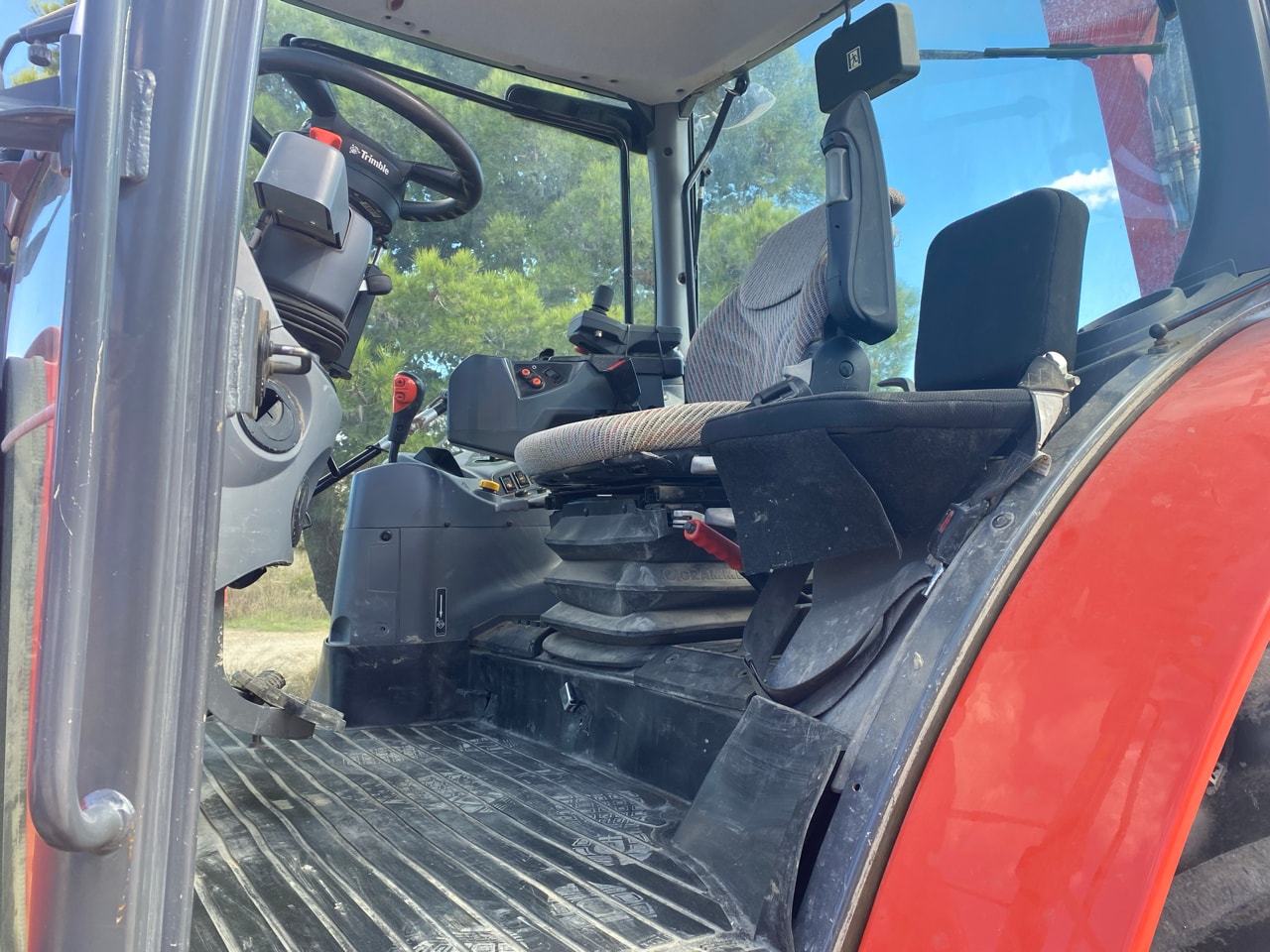 Tracteur KUBOTA M135GX-IV - photo slide 16