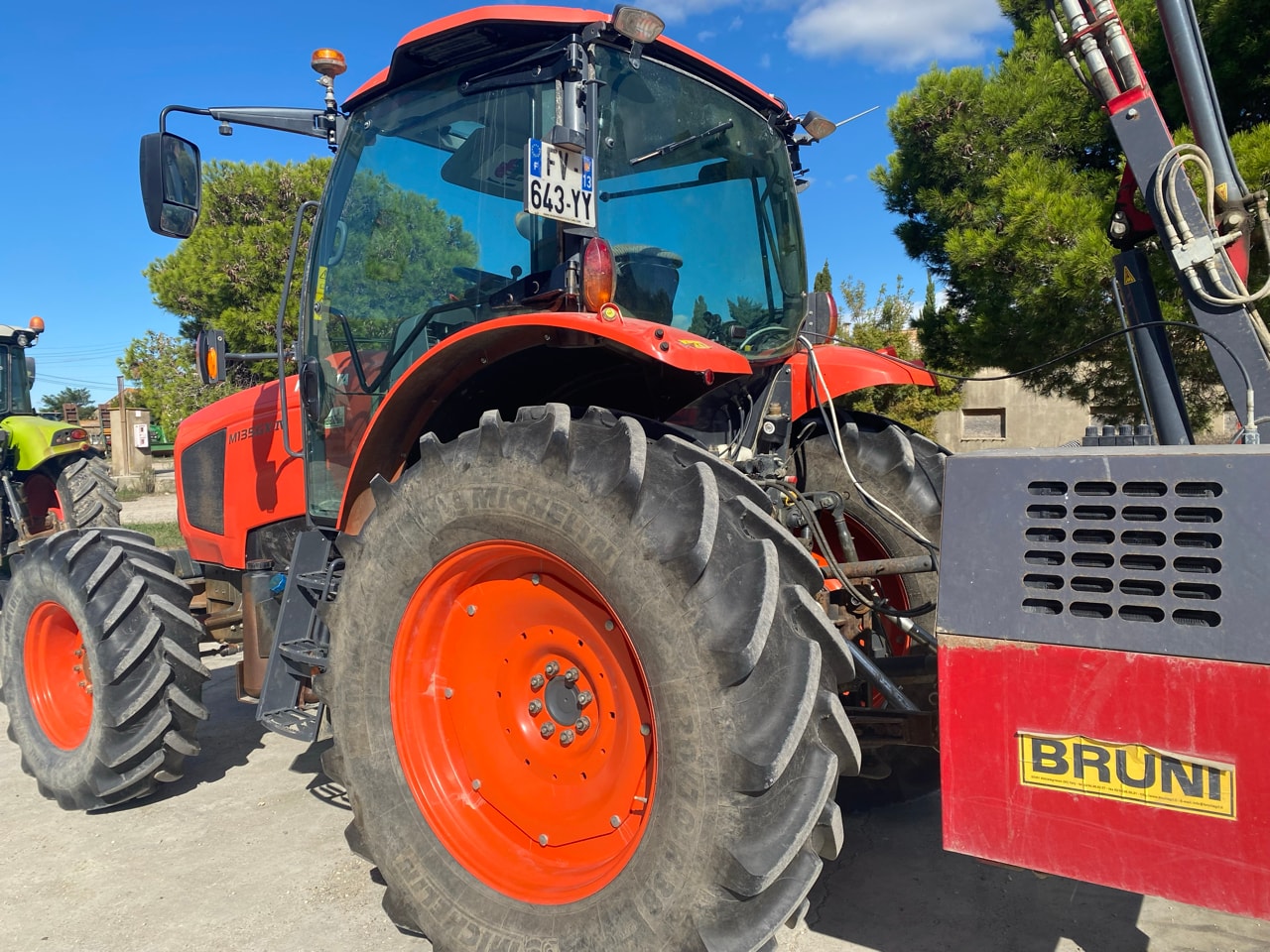 Tracteur KUBOTA M135GX-IV - photo slide 3