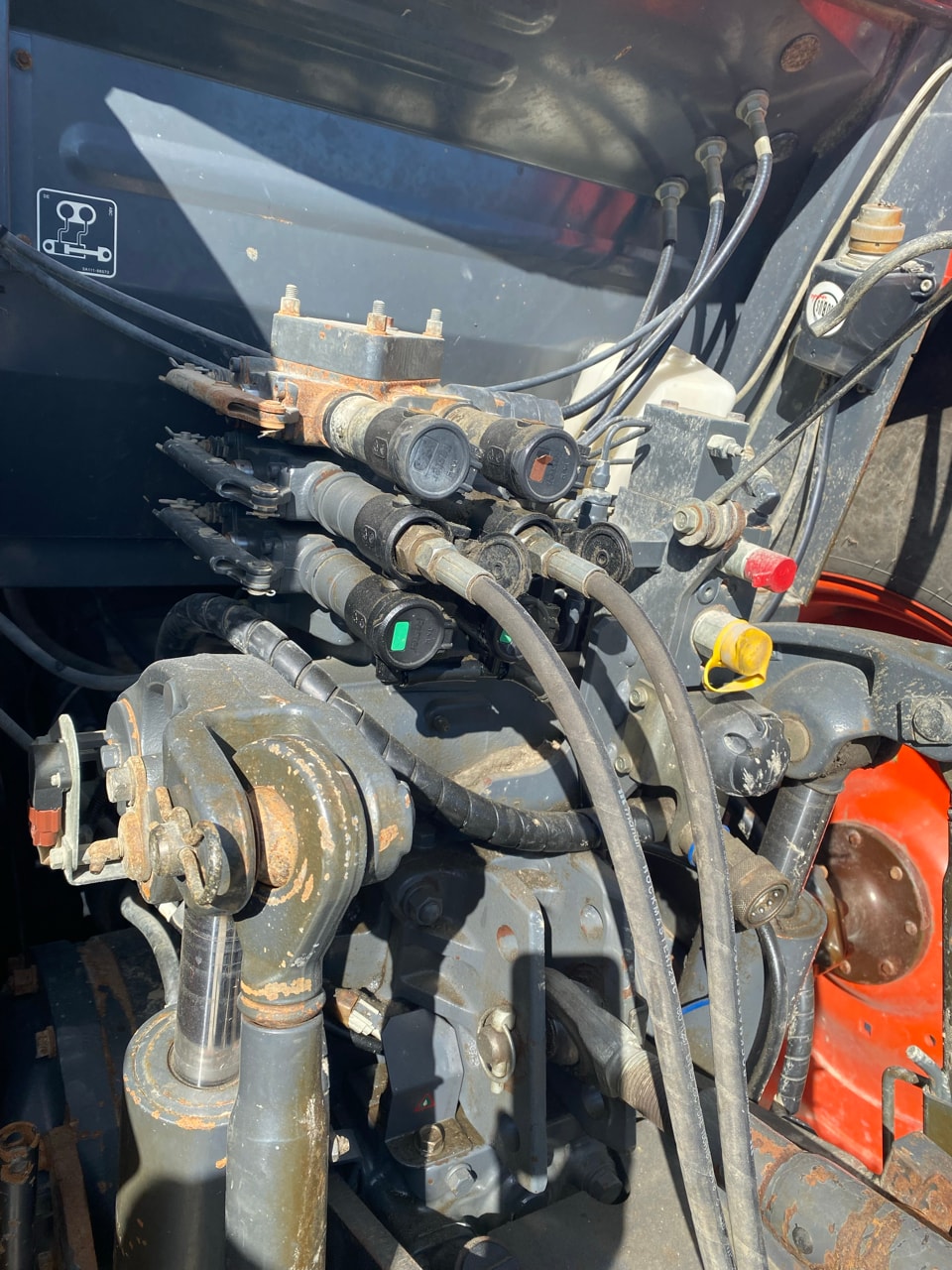 Tracteur KUBOTA M135GX-IV - photo slide 11