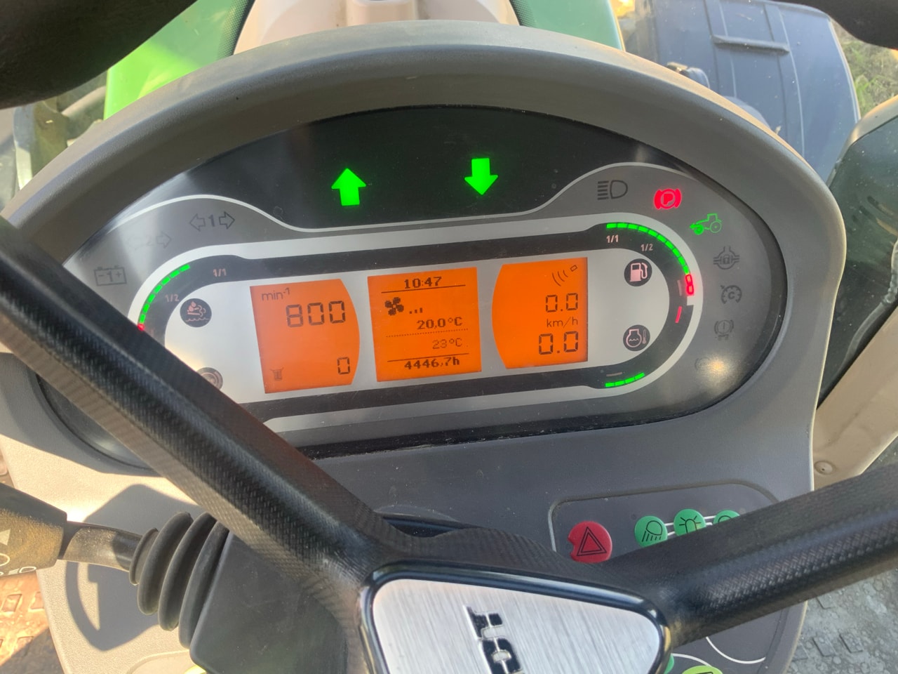 Tracteur chargeur FENDT 716 - photo slide 6