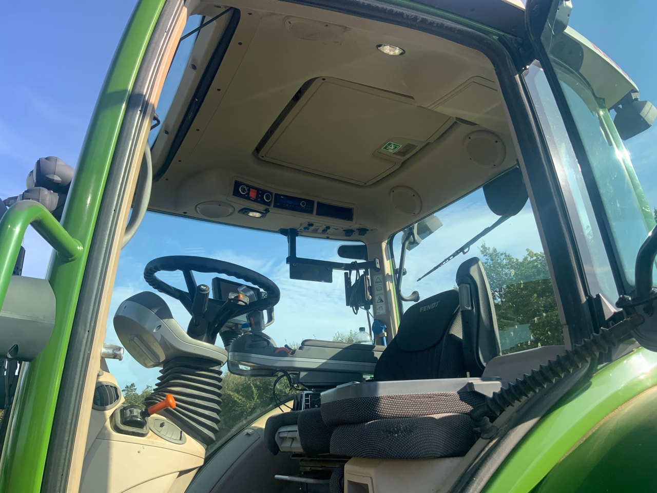 Tracteur chargeur FENDT 716 - photo slide 7